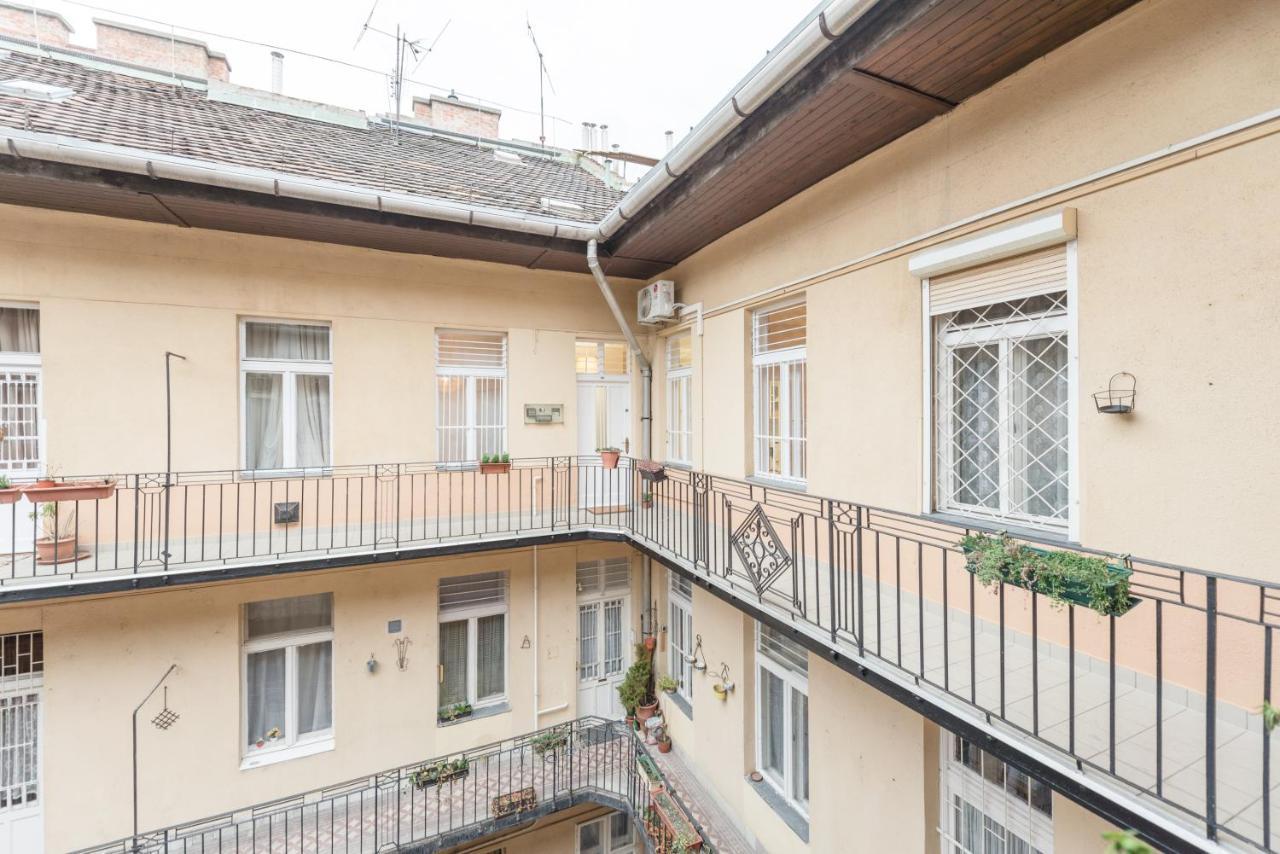 Downtown Heart Suite With 2 Baths Ac And Free Parking, Budapest
